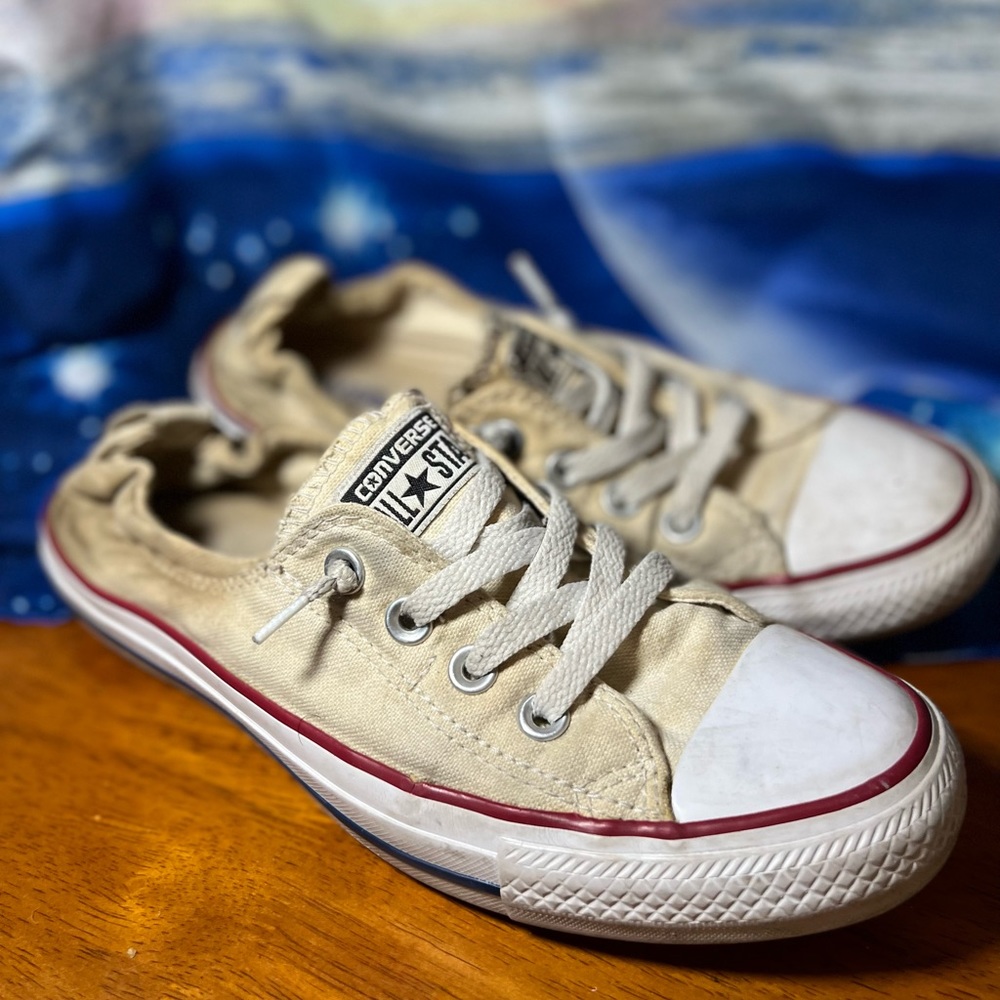 Shoreline style converse all star Chuck Taylor size 8 womens cream color